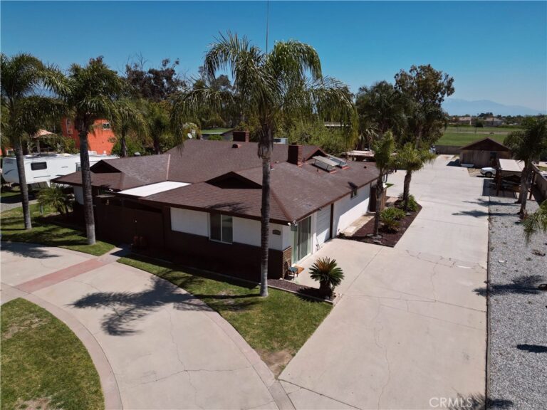 10881 Oleander Avenue, Fontana