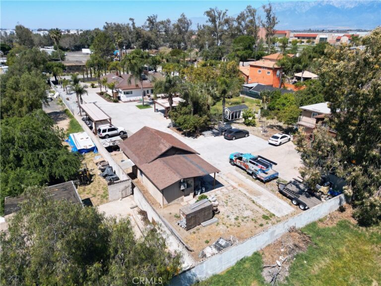 10881 Oleander Avenue, Fontana