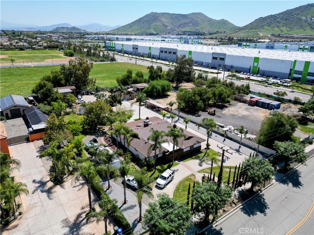 10881 Oleander Avenue, Fontana