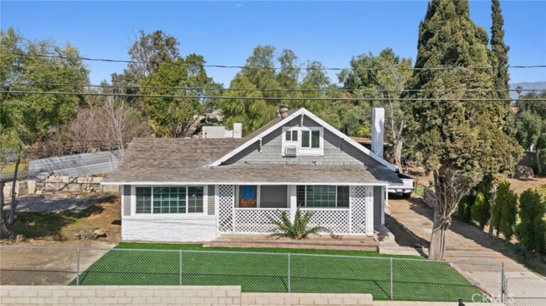 520 W Randall Avenue, Rialto