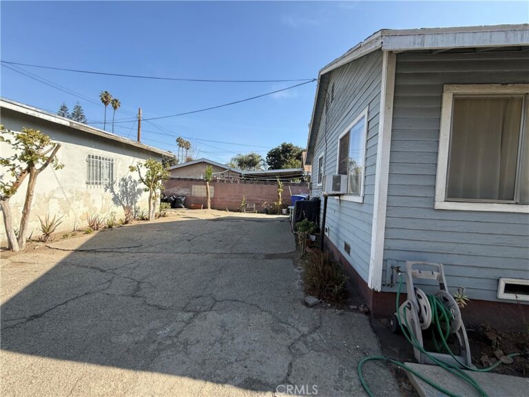903 E 7th Street, Pomona