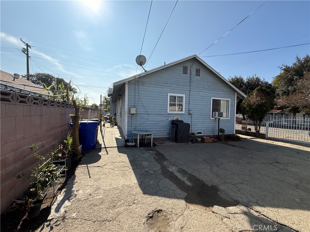 903 E 7th Street, Pomona