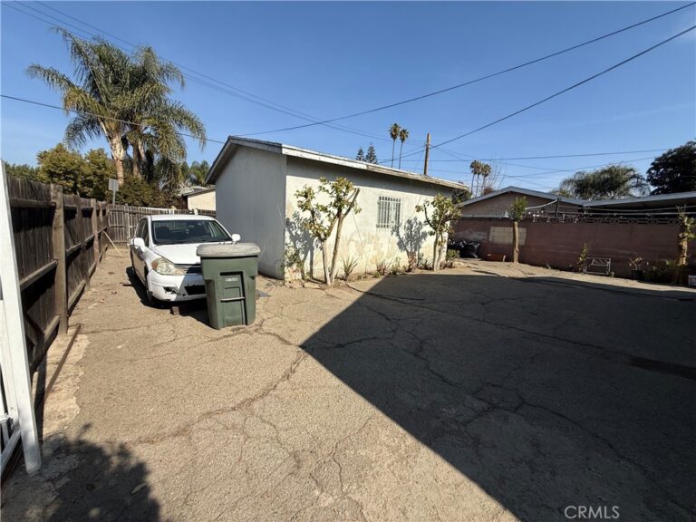 903 E 7th Street, Pomona