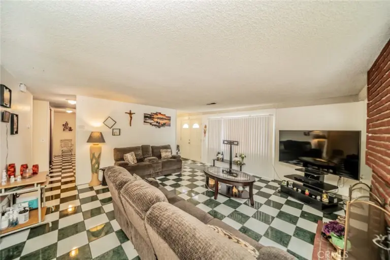 606 S Darney Avenue, West Covina