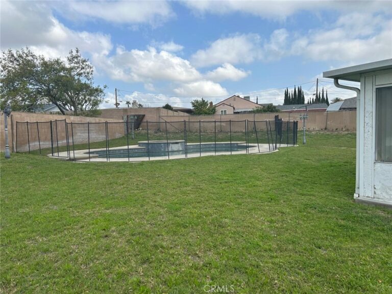 9050 Dumond Drive, Fontana