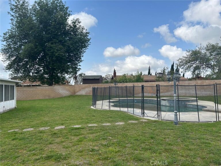 9050 Dumond Drive, Fontana