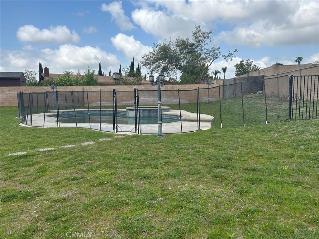 9050 Dumond Drive, Fontana