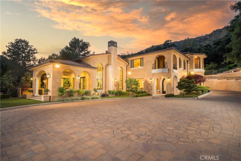 1051 Oak Canyon Lane, Glendora
