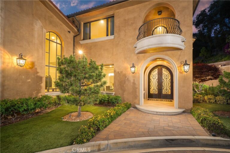 1051 Oak Canyon Lane, Glendora