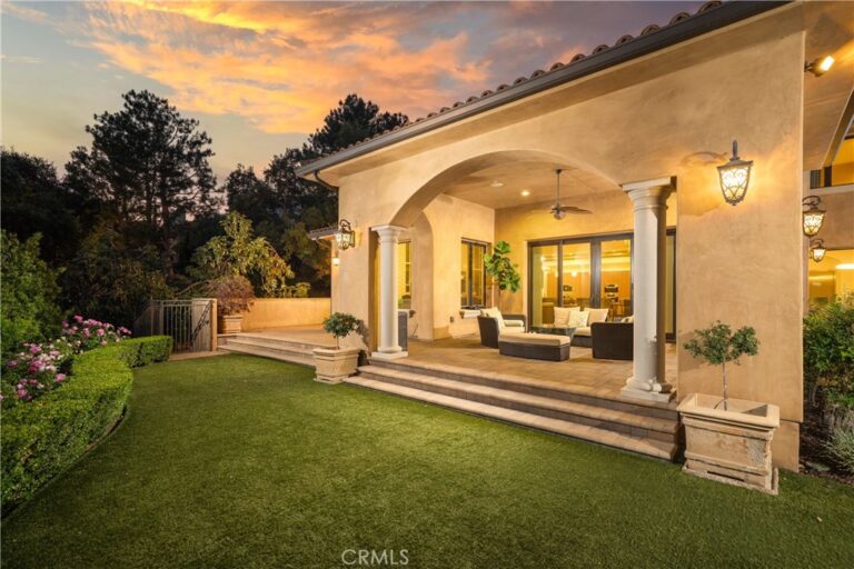 1051 Oak Canyon Lane, Glendora