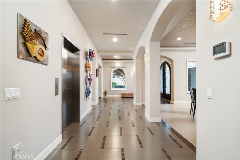 1051 Oak Canyon Lane, Glendora