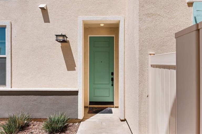 938 W Jasmine Way, Rialto