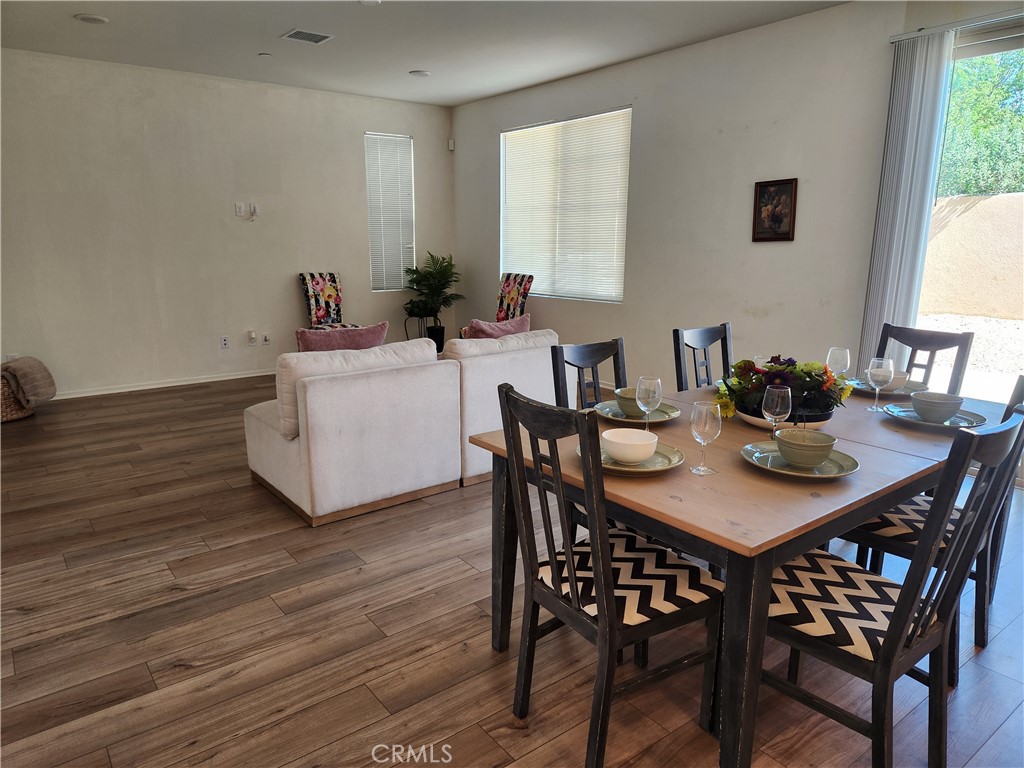 938 W Jasmine Way, Rialto