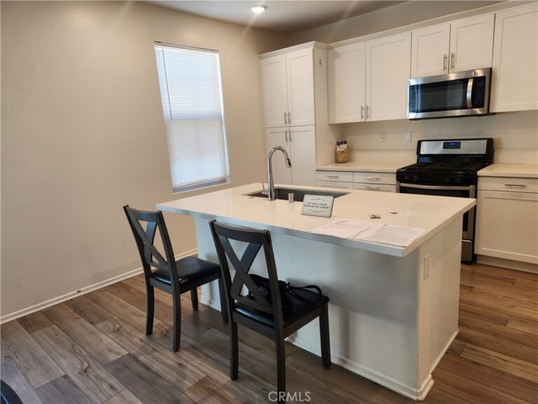 938 W Jasmine Way, Rialto