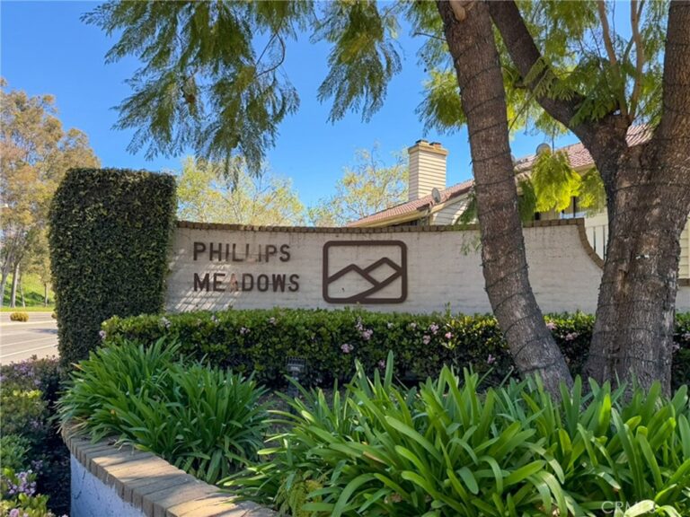 32 Town And Country Road, Pomona