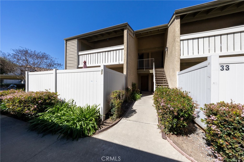 32 Town And Country Road, Pomona