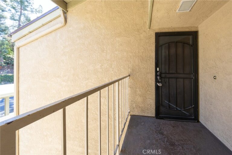 32 Town And Country Road, Pomona