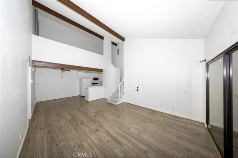 32 Town And Country Road, Pomona