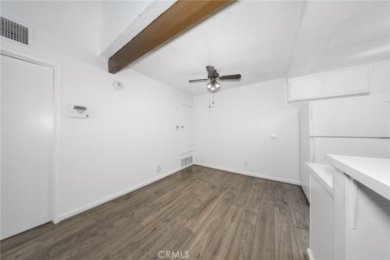 32 Town And Country Road, Pomona
