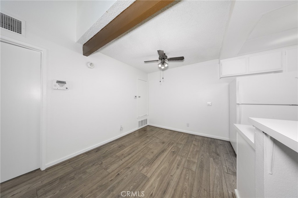 32 Town And Country Road, Pomona