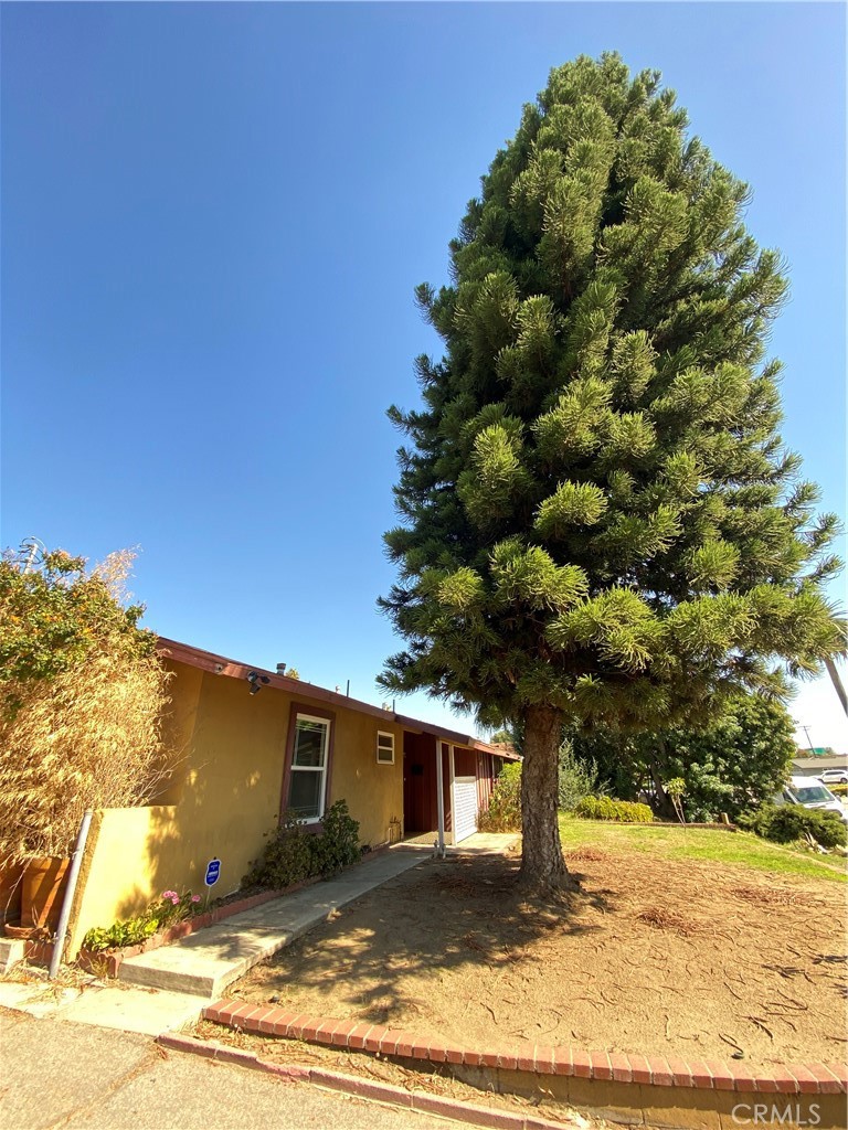 1263 Douglass, Pomona