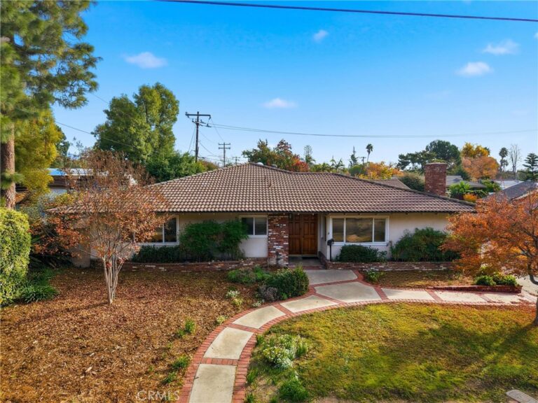 1736 Sumner, Claremont