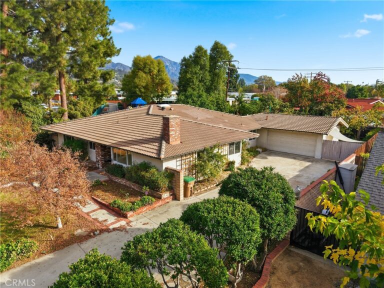 1736 Sumner, Claremont