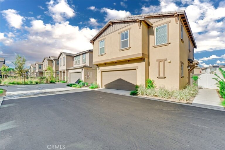 2526 Gunner Ridge, Rialto