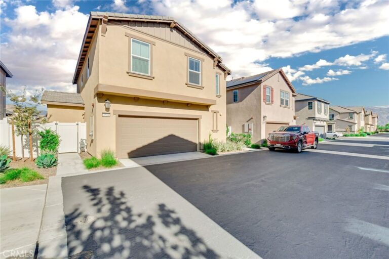 2526 Gunner Ridge, Rialto