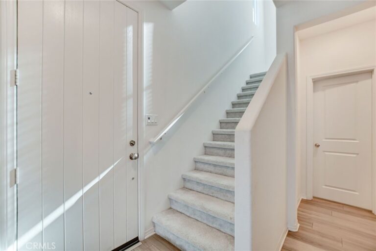 2526 Gunner Ridge, Rialto