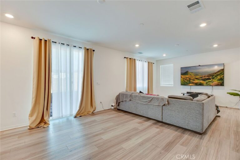 2526 Gunner Ridge, Rialto