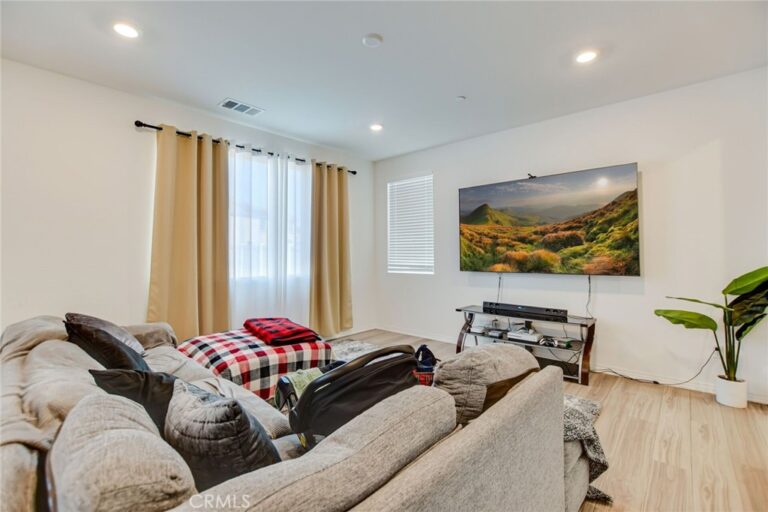 2526 Gunner Ridge, Rialto