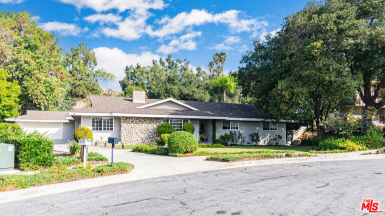 425 Fern Dell Place, Glendora