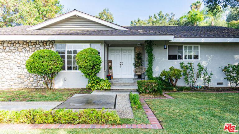 425 Fern Dell Place, Glendora
