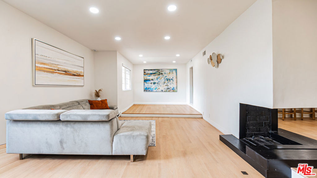 425 Fern Dell Place, Glendora