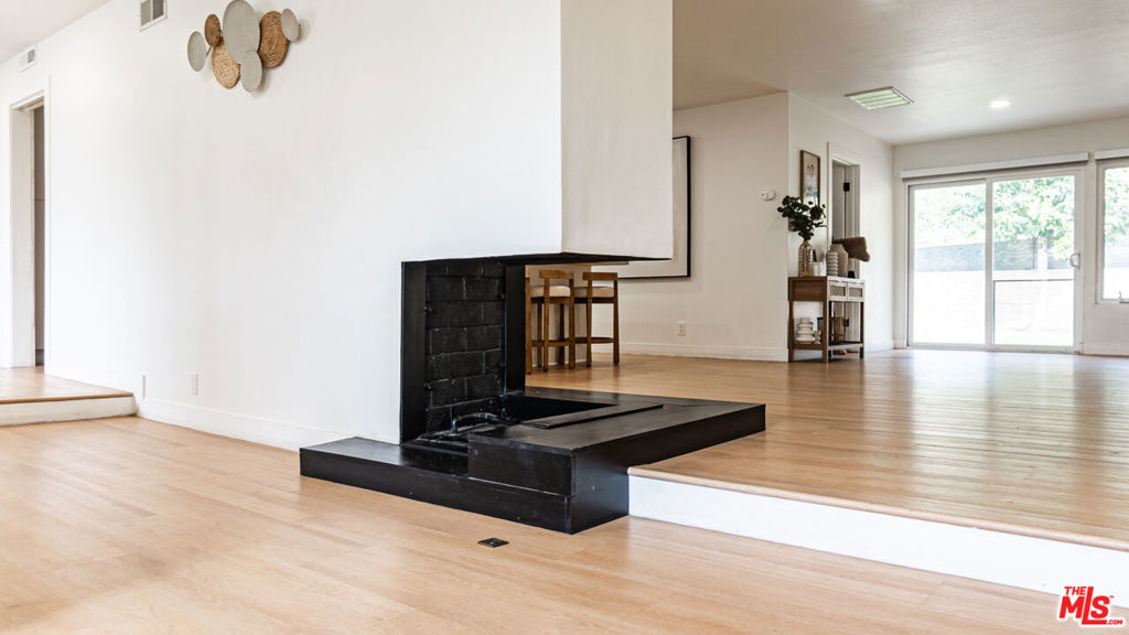 425 Fern Dell Place, Glendora