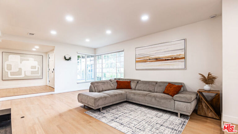 425 Fern Dell Place, Glendora