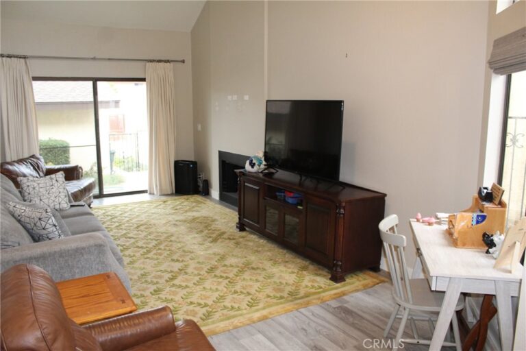 8267 San Bernardino, Rancho Cucamonga