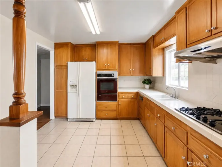 367 Bourdet, Walnut