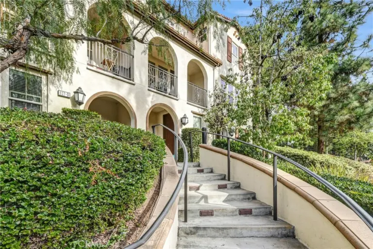 827 E Promenade #E, Azusa