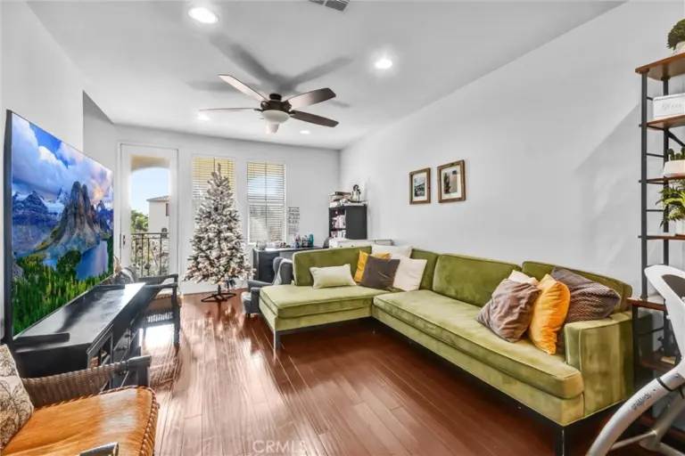 827 E Promenade #E, Azusa