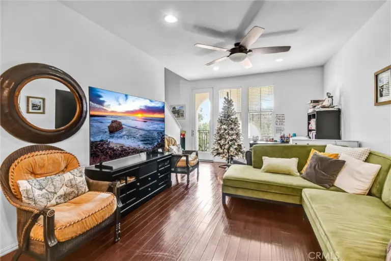 827 E Promenade #E, Azusa
