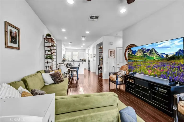 827 E Promenade #E, Azusa