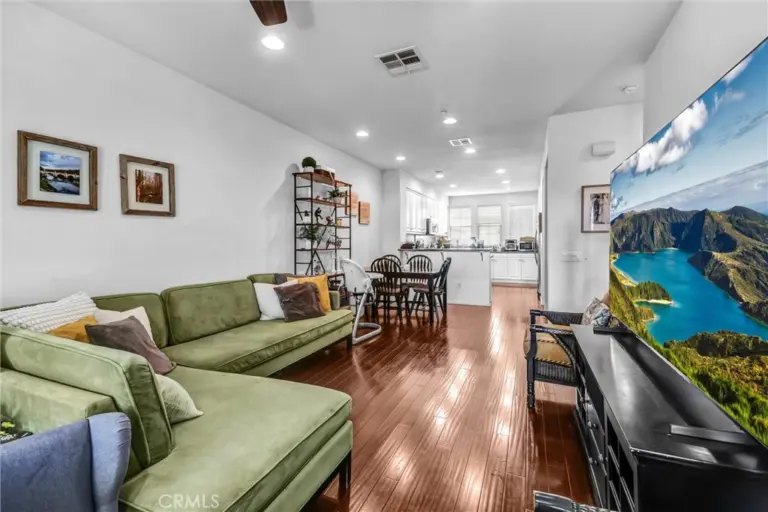 827 E Promenade #E, Azusa