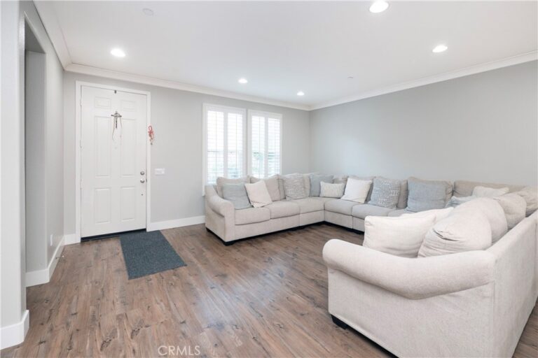 15723 Parkhouse, Fontana
