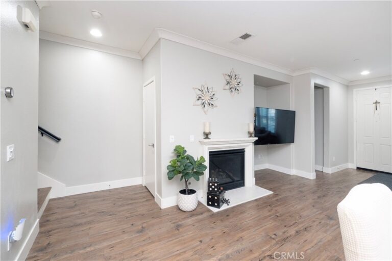 15723 Parkhouse, Fontana