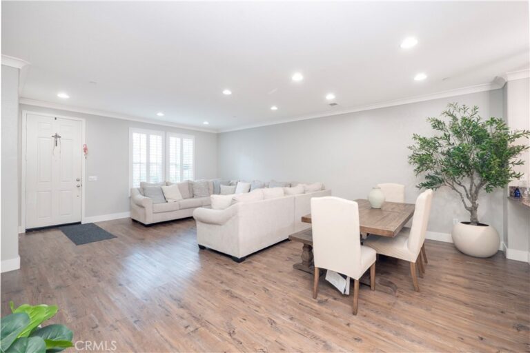 15723 Parkhouse, Fontana