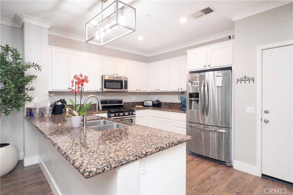 15723 Parkhouse, Fontana