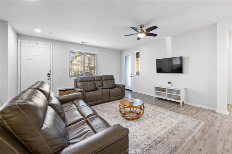 6069 Satterfield, Chino