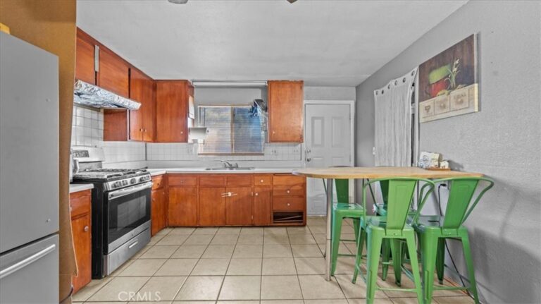 7603 Date Avenue, Fontana